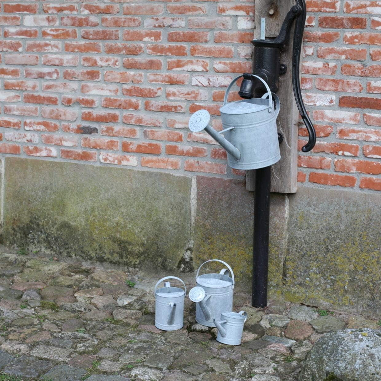 Esschert Design OZ44 Zinc Watering Can, Medium, 19"D x 7.9"W x 11"H, Silver - Image 6