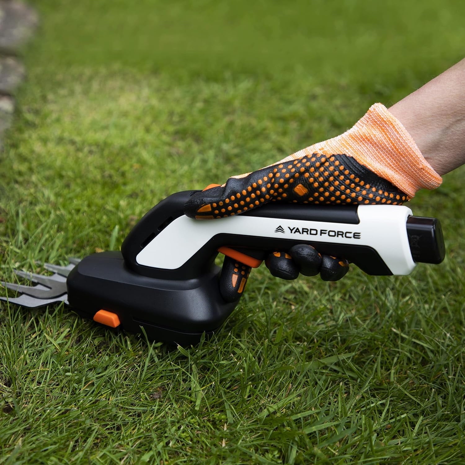 Yard Force 4v Multi-Tool Gardening Kit with Pruning, Shearing, Trimming Tools, Toolbox and Lithium-Ion USB Battery - Image 6