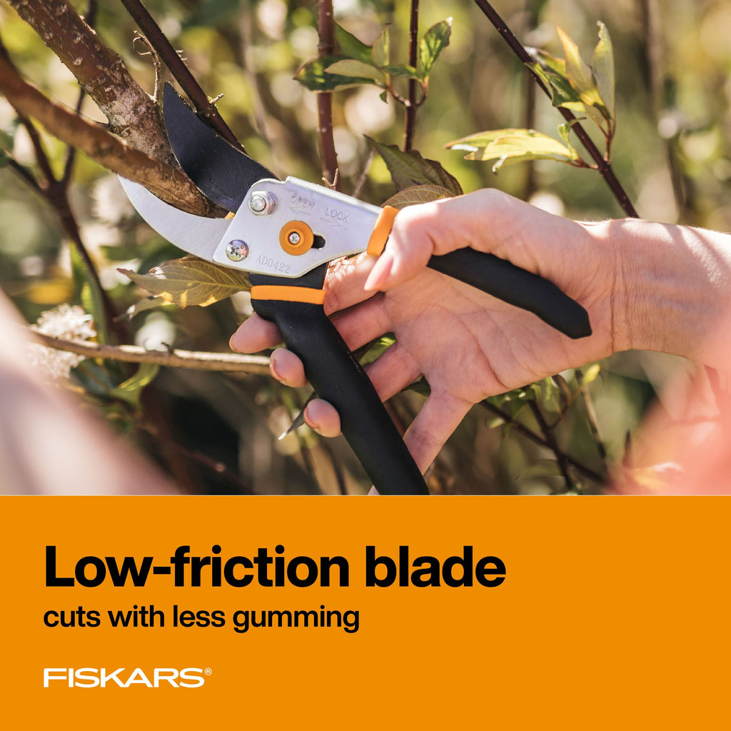 Fiskars Traditional Bypass Pruner, Steel Blade and Non-Slip Handle ,5/8" Diameter Cuts - Image 4