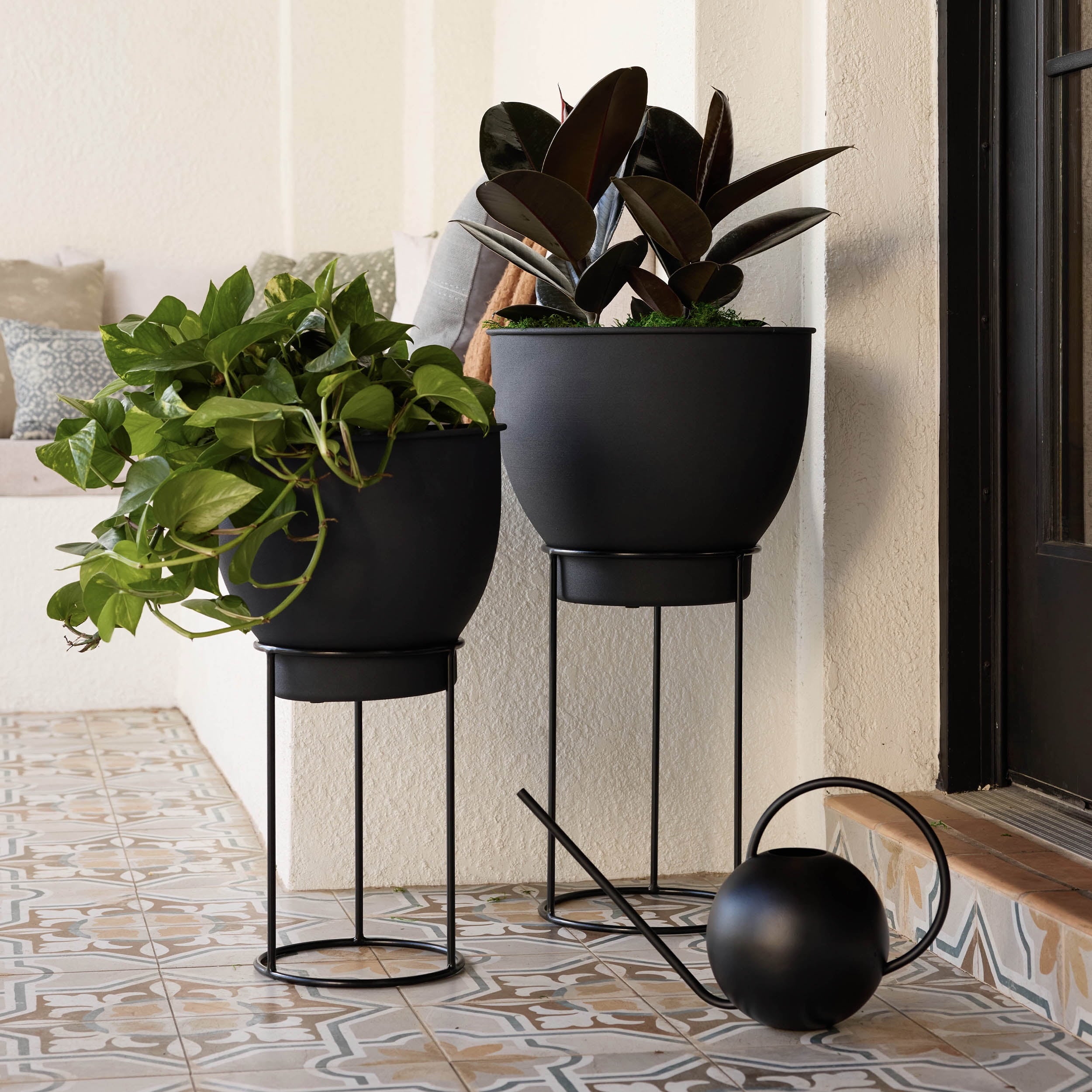 Bloem Fresca 2.5 L Indoor Metal Watering Can - Powder-Coated Finish, Novelty Handle, Long Sleek Spout, Black - Image 4
