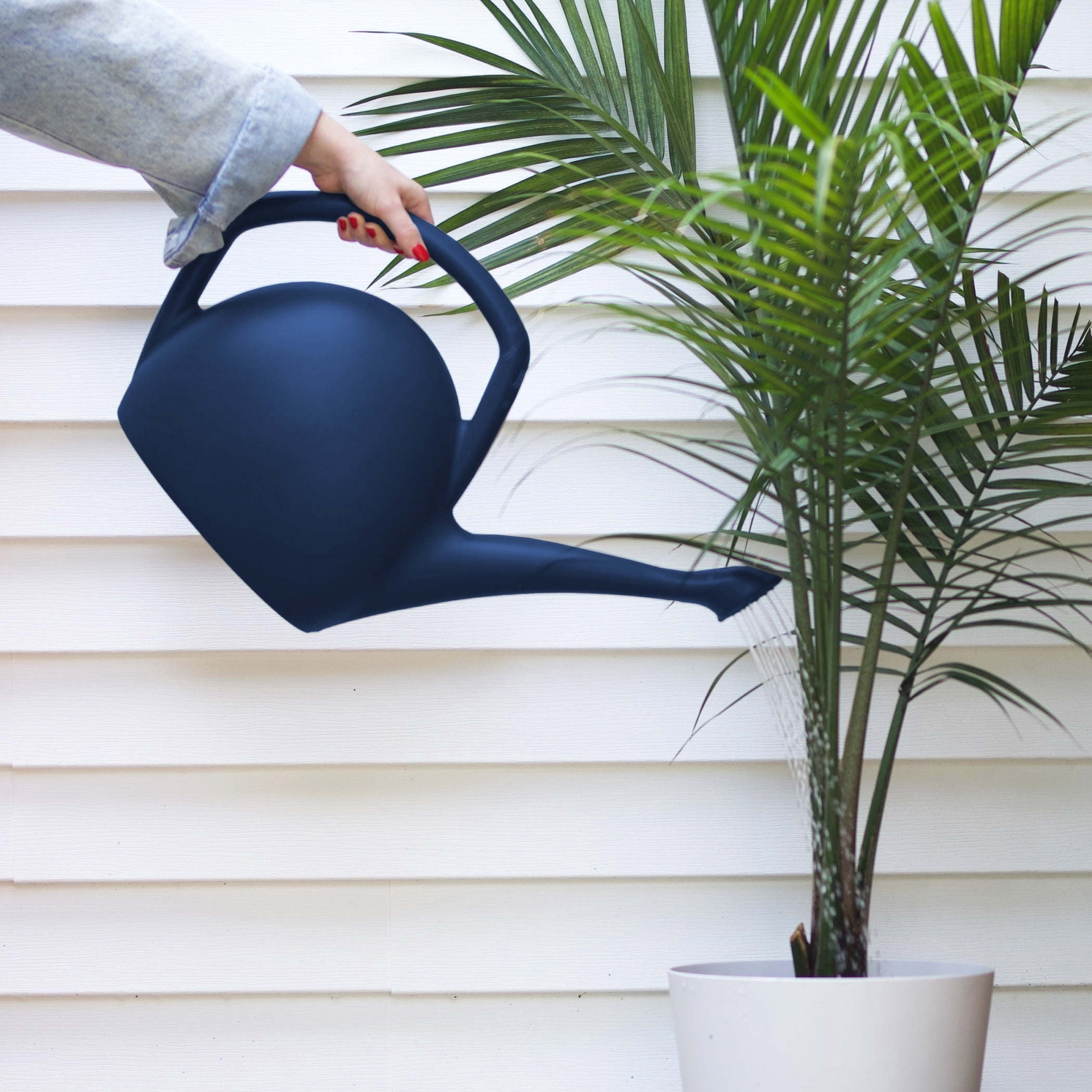 Bloem Rhino 2 Gallon (256 Fl Oz) Plastic Watering Can for Indoor/Outdoor Use, Navy - Image 4
